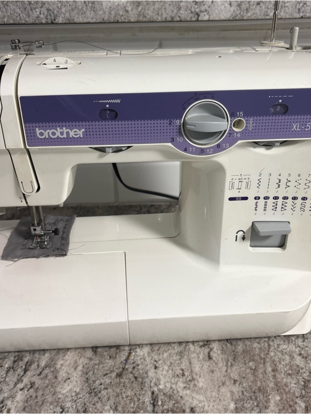 Brother XL- 5500 Free Arm Sewing Machine w/ Pedal,Extras- 15 Stitches Works!